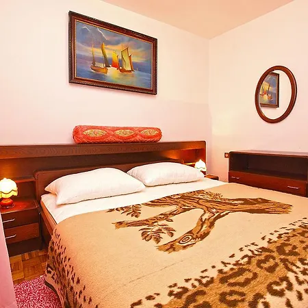 Damir 864 Apartman Póla